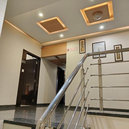 Hotel Sahyog & Rooms Сурат Экстерьер фото