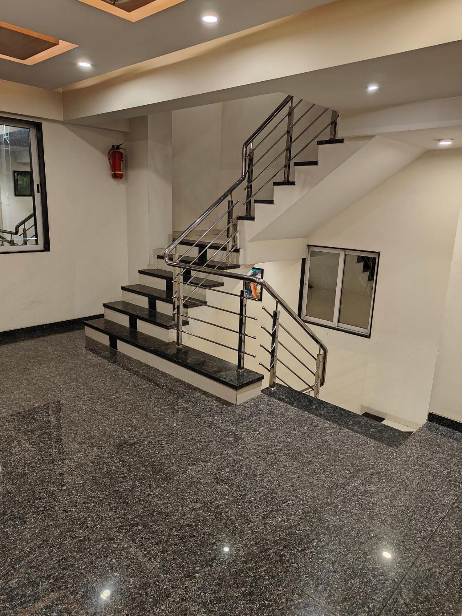 Hotel Sahyog & Rooms Сурат Экстерьер фото
