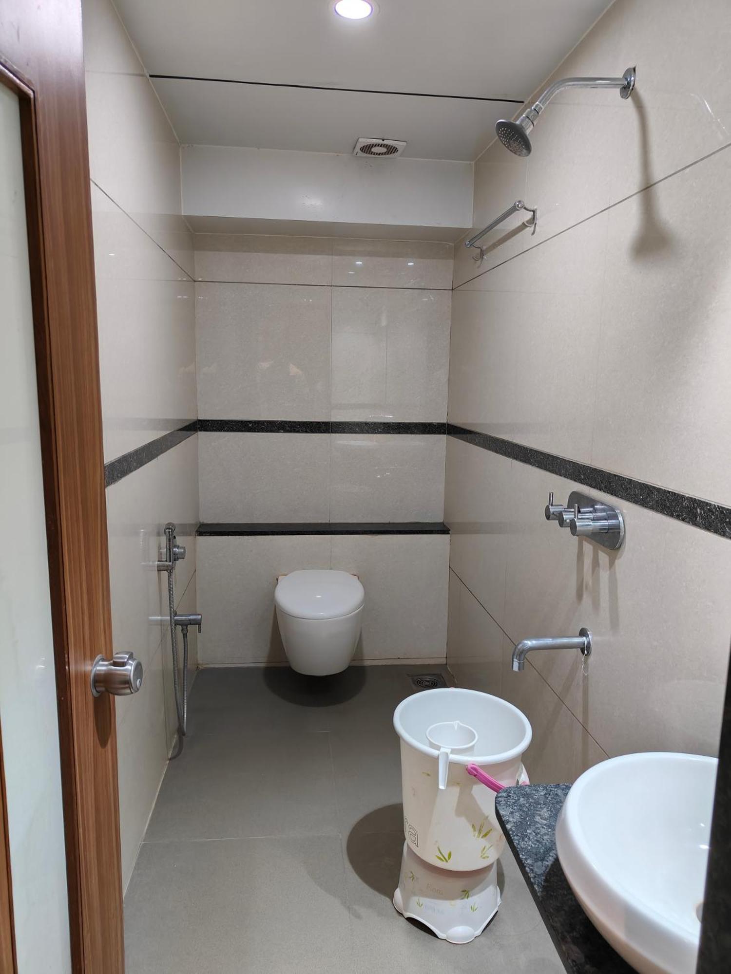 Hotel Sahyog & Rooms Сурат Экстерьер фото